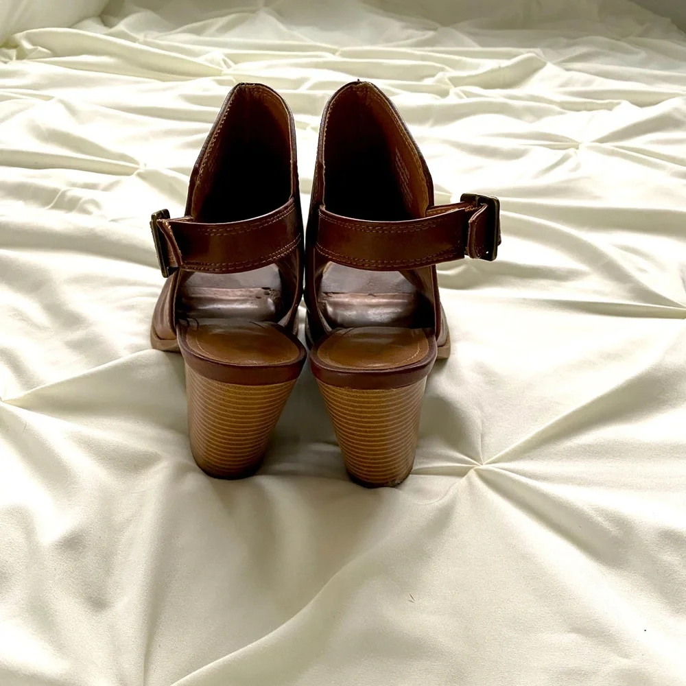 LC Lauren Conrad Peep Toe Cognac Heels - Picture 3 of 6